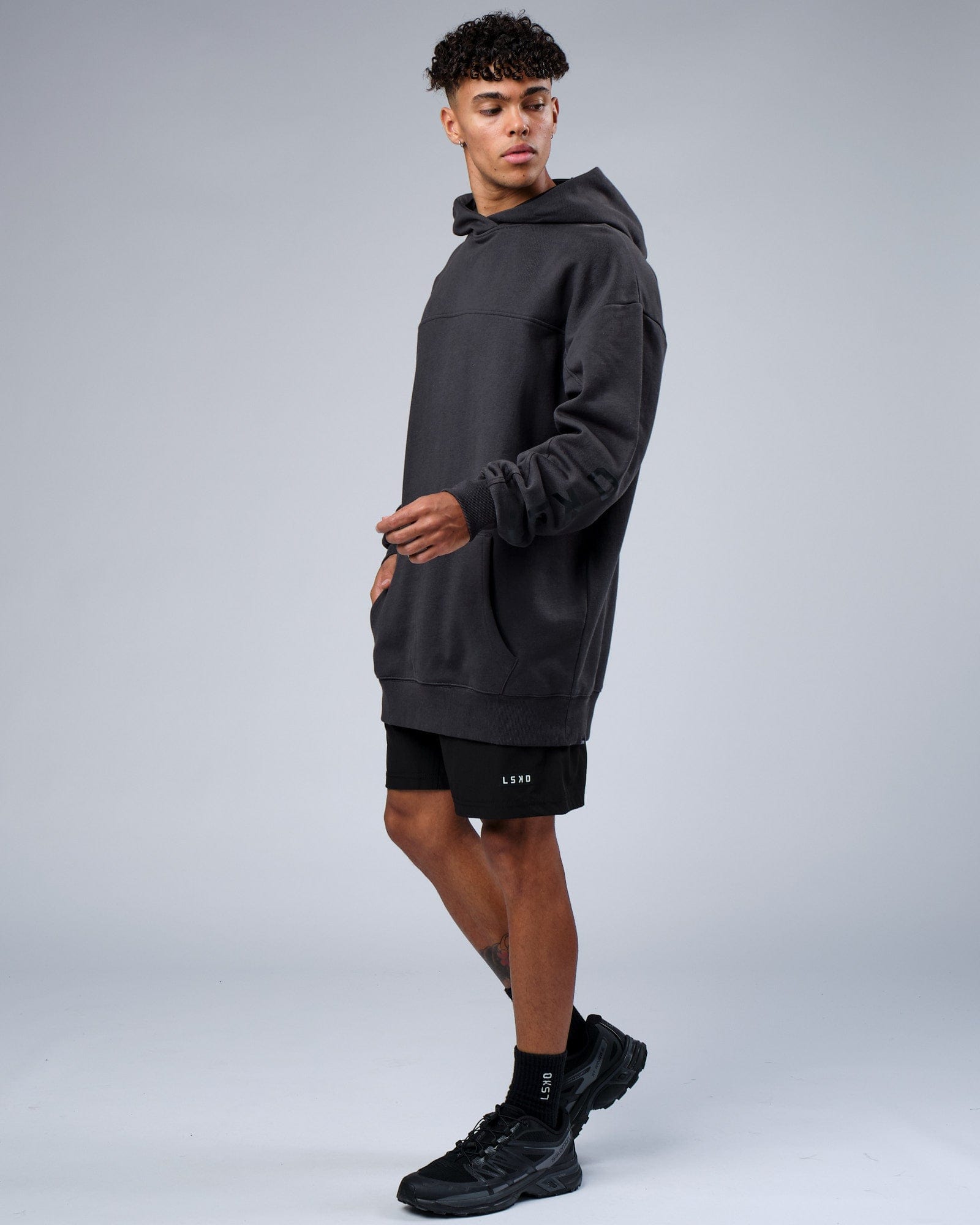 Model wearing Zone Hoodie Oversize - Phantom