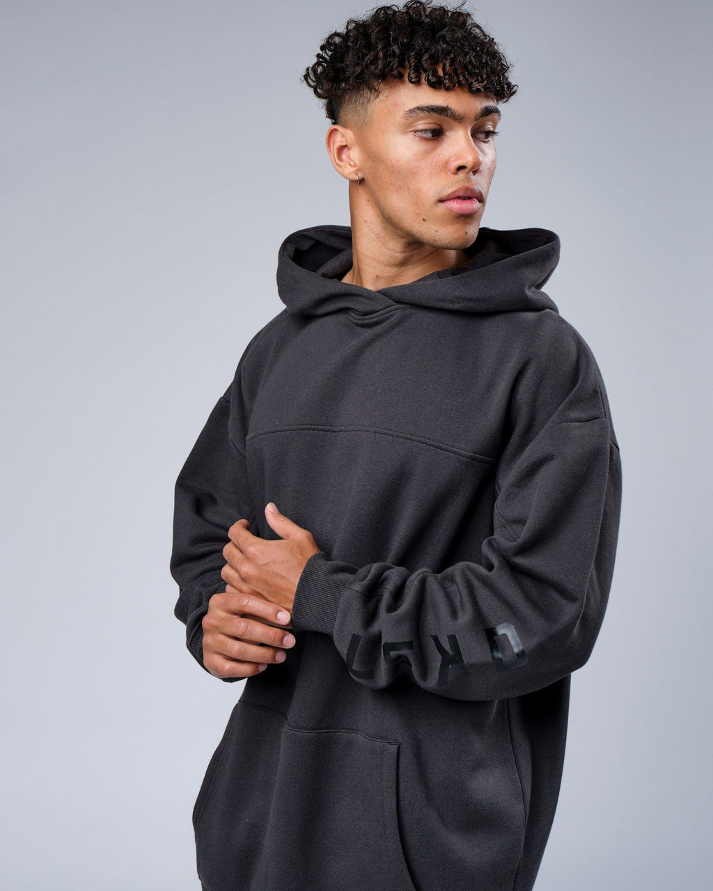 Model wearing Zone Hoodie Oversize - Phantom