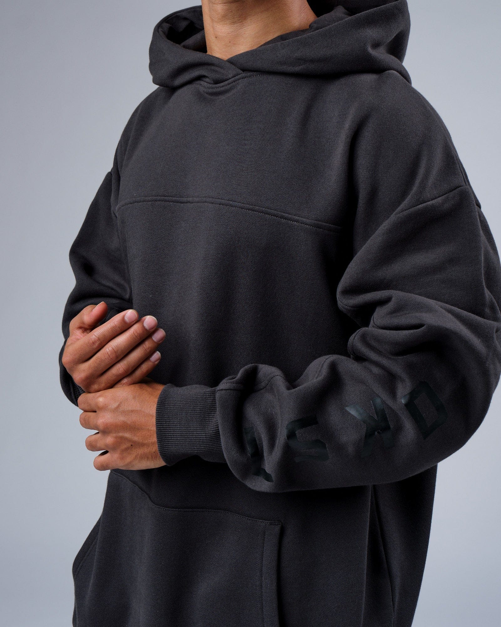 Model wearing Zone Hoodie Oversize - Phantom