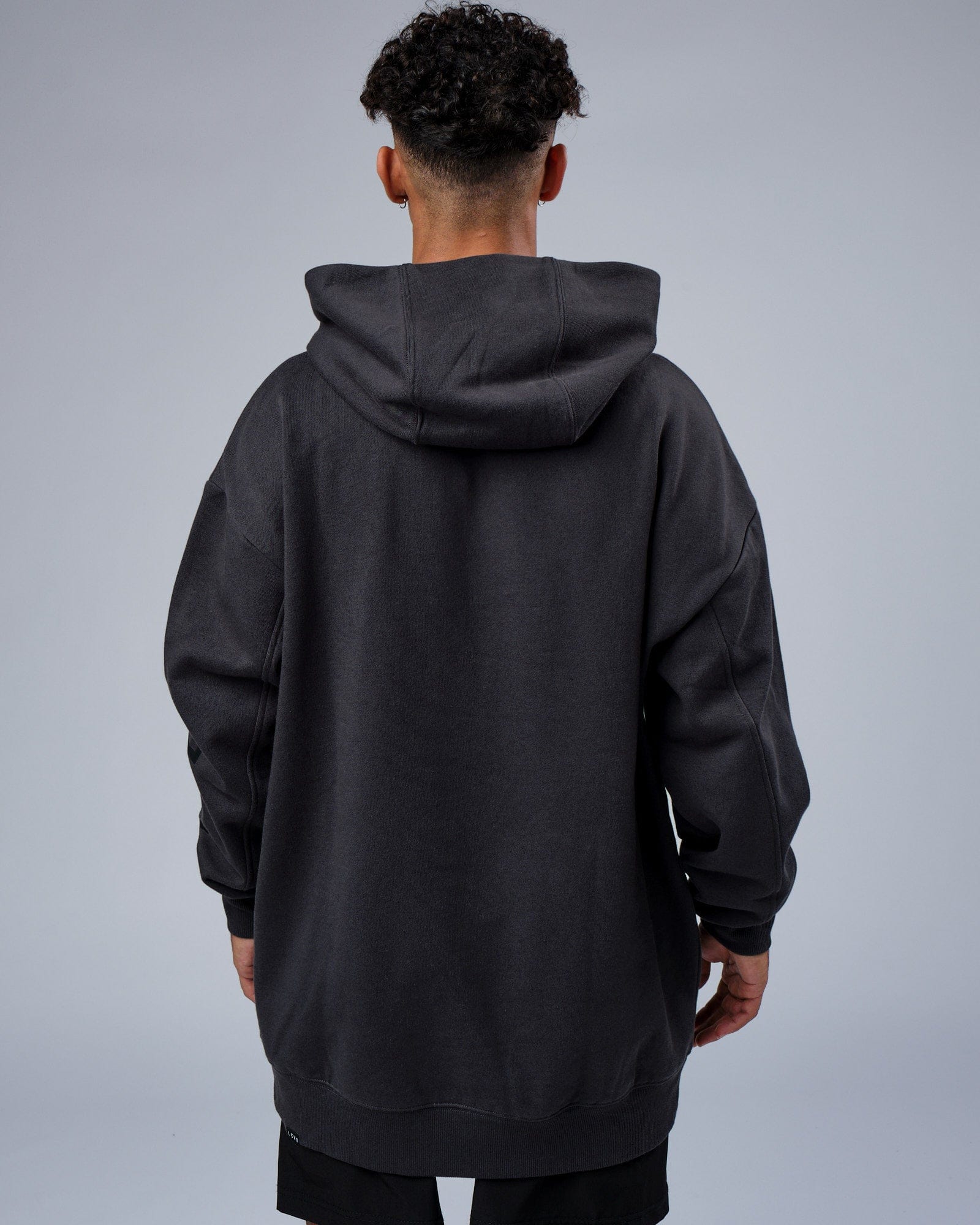 Model wearing Zone Hoodie Oversize - Phantom