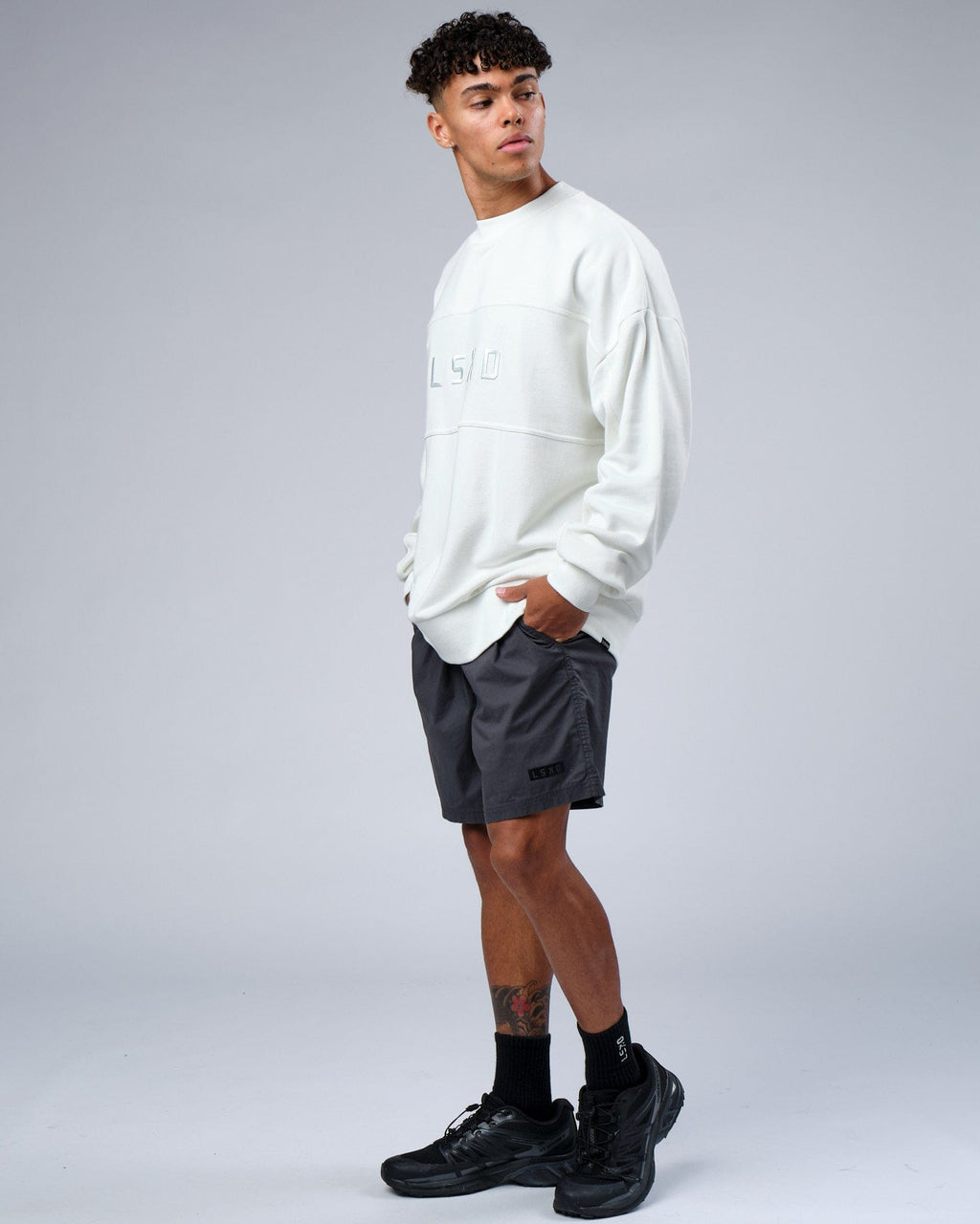 Model wearing Slice Sweater Oversize - Ice