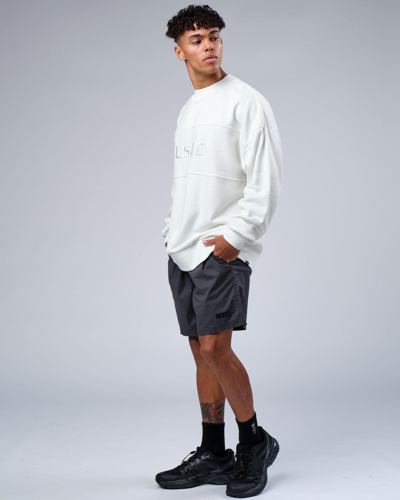 Model wearing Slice Sweater Oversize - Ice