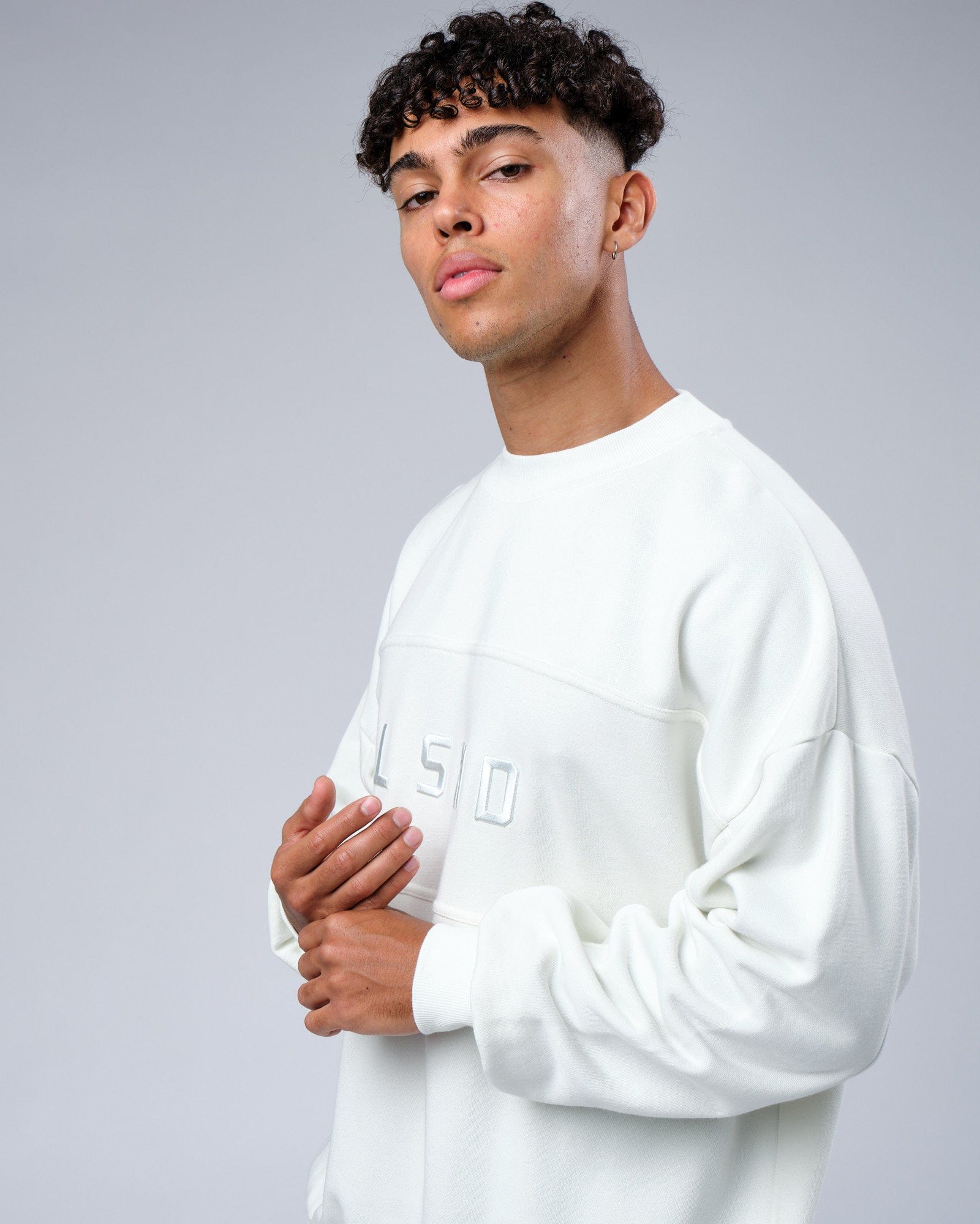 Model wearing Slice Sweater Oversize - Ice