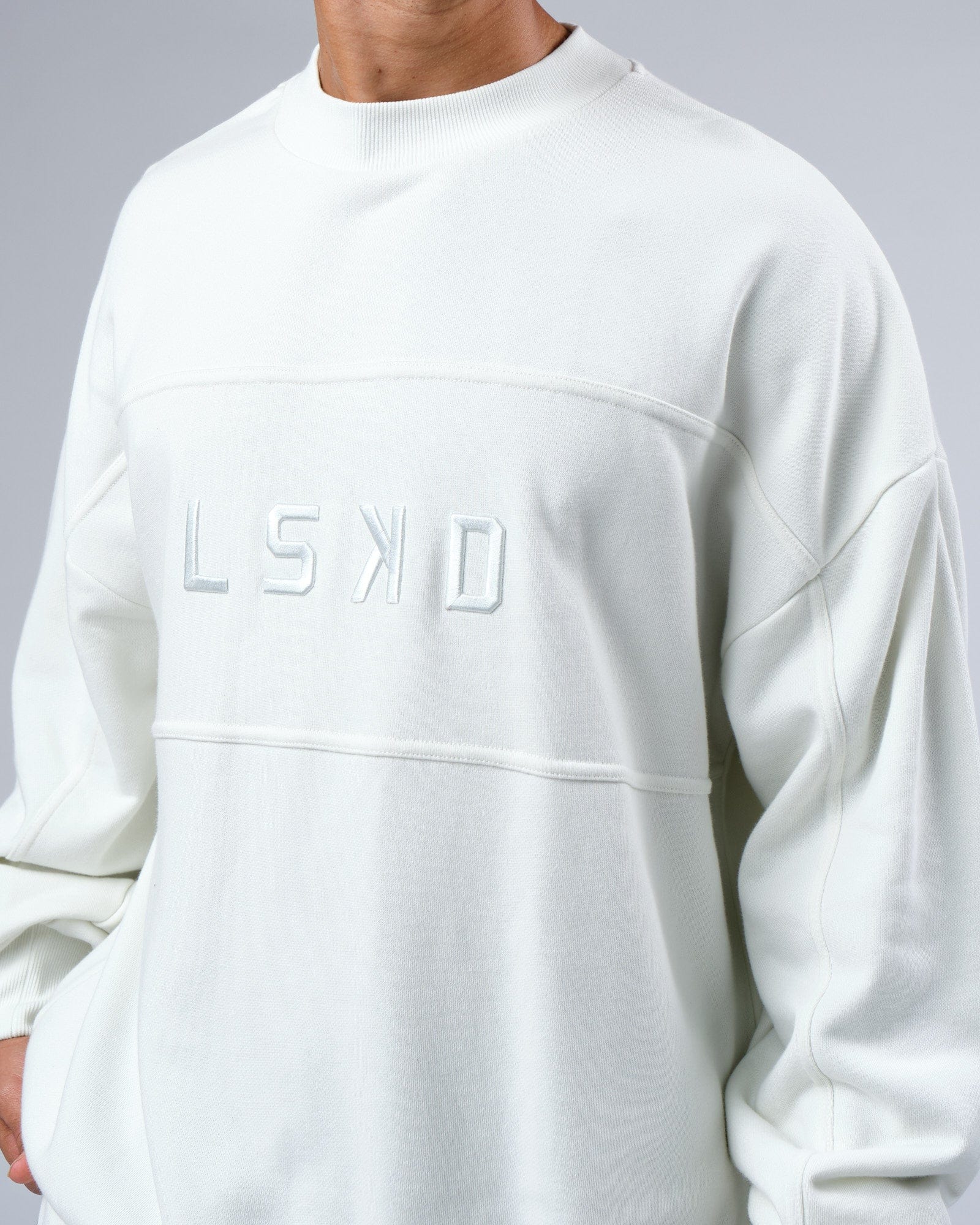 Model wearing Slice Sweater Oversize - Ice