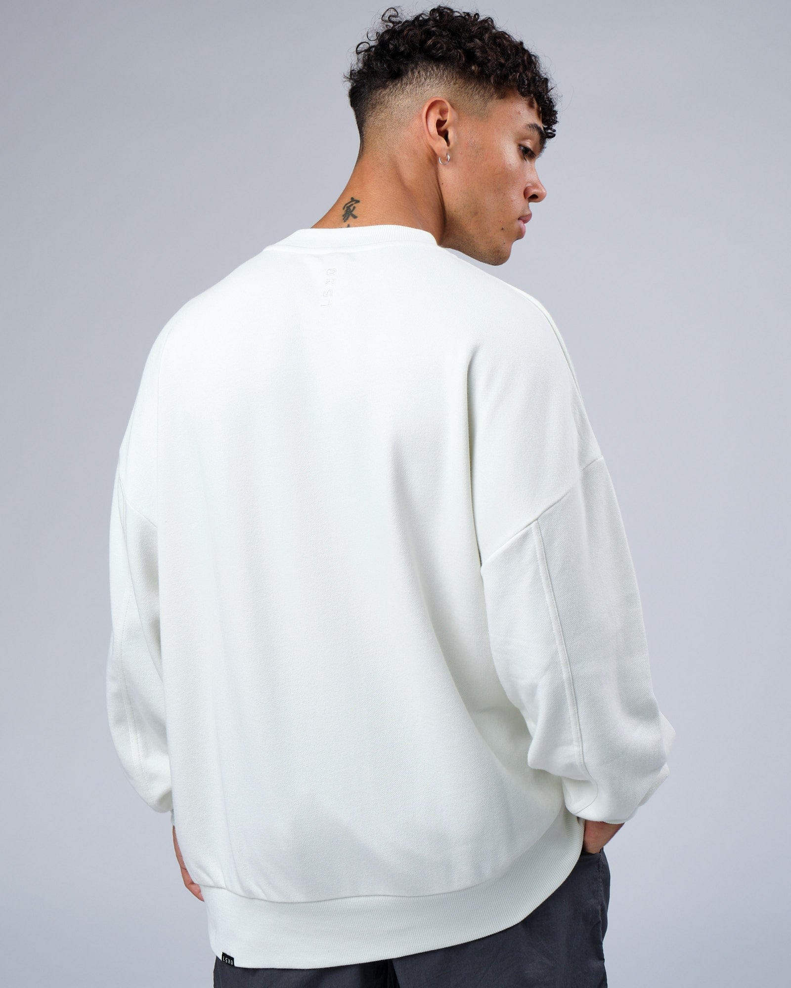 Model wearing Slice Sweater Oversize - Ice