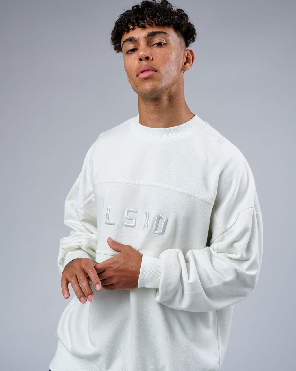 Model wearing Slice Sweater Oversize - Ice