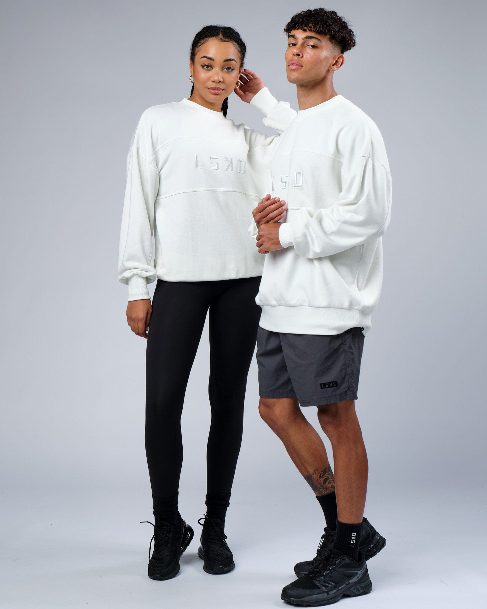 Model wearing Unisex Slice Sweater Oversize - Ice