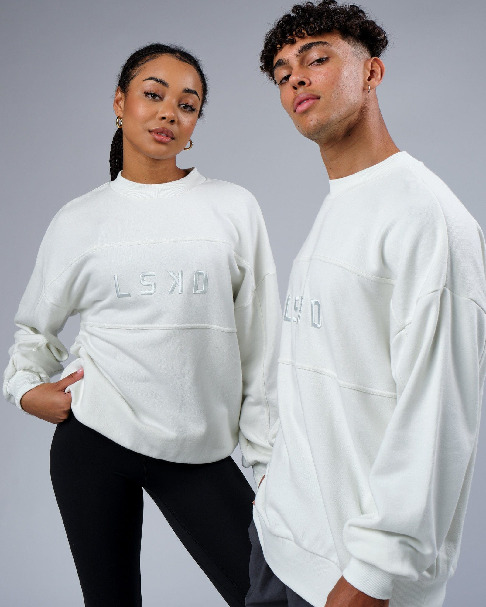 Model wearing Unisex Slice Sweater Oversize - Ice