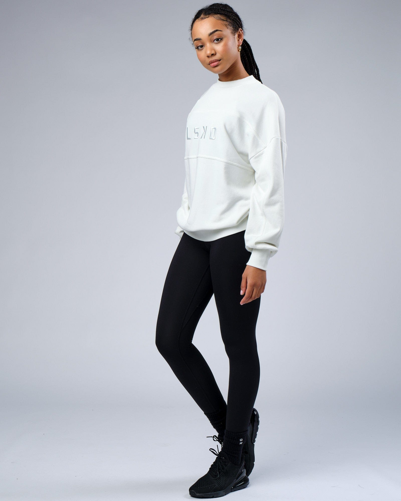 Model wearing Unisex Slice Sweater Oversize - Ice