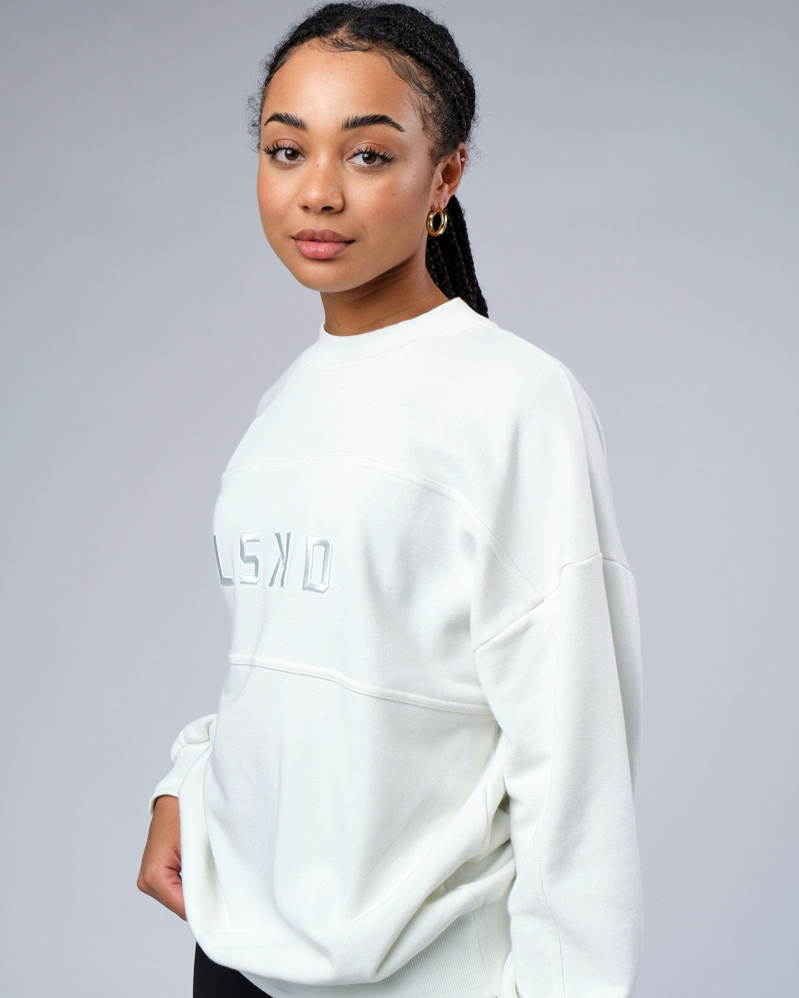 Model wearing Unisex Slice Sweater Oversize - Ice