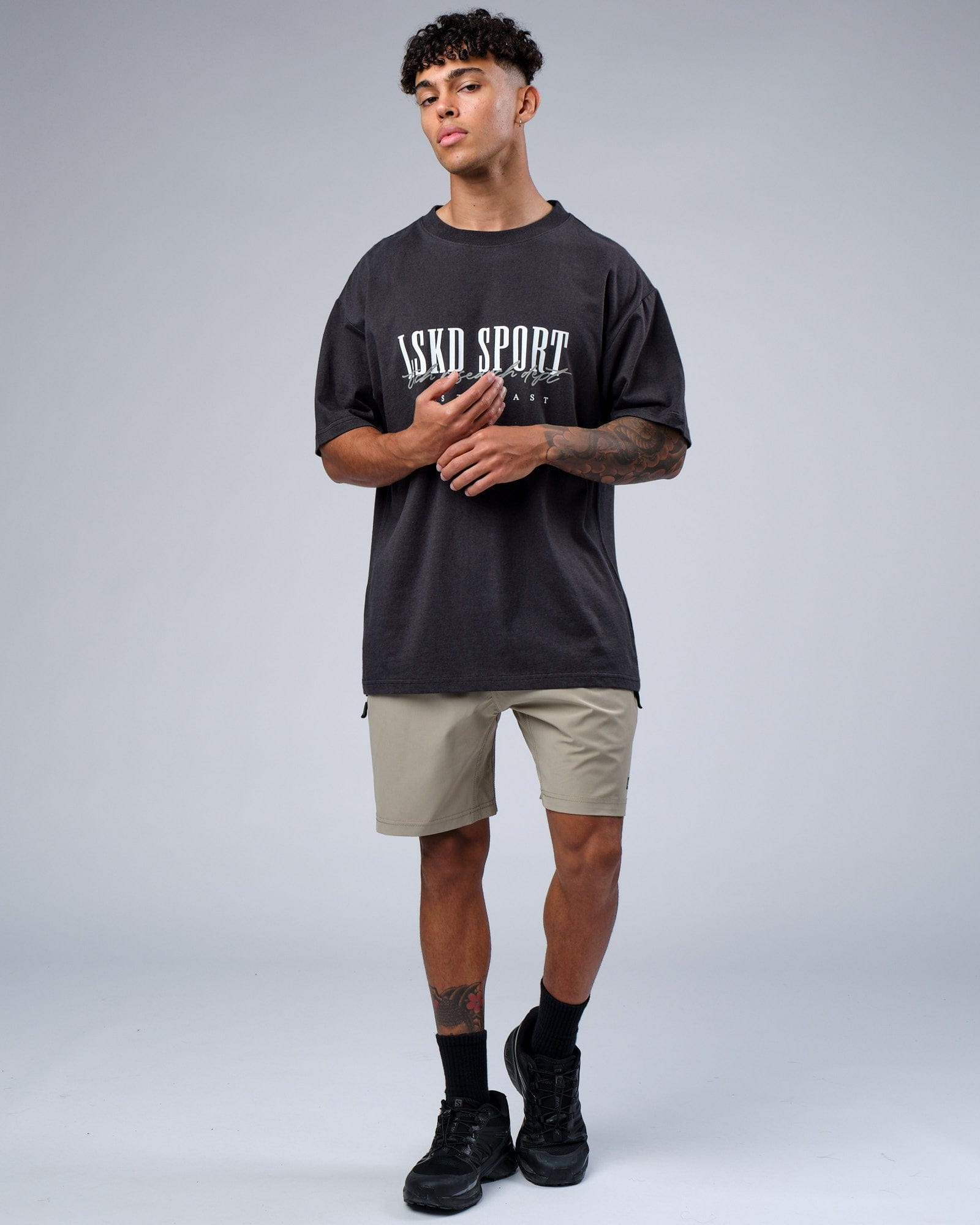 Model wearing Faculty Tee Vintage Fit - Phantom