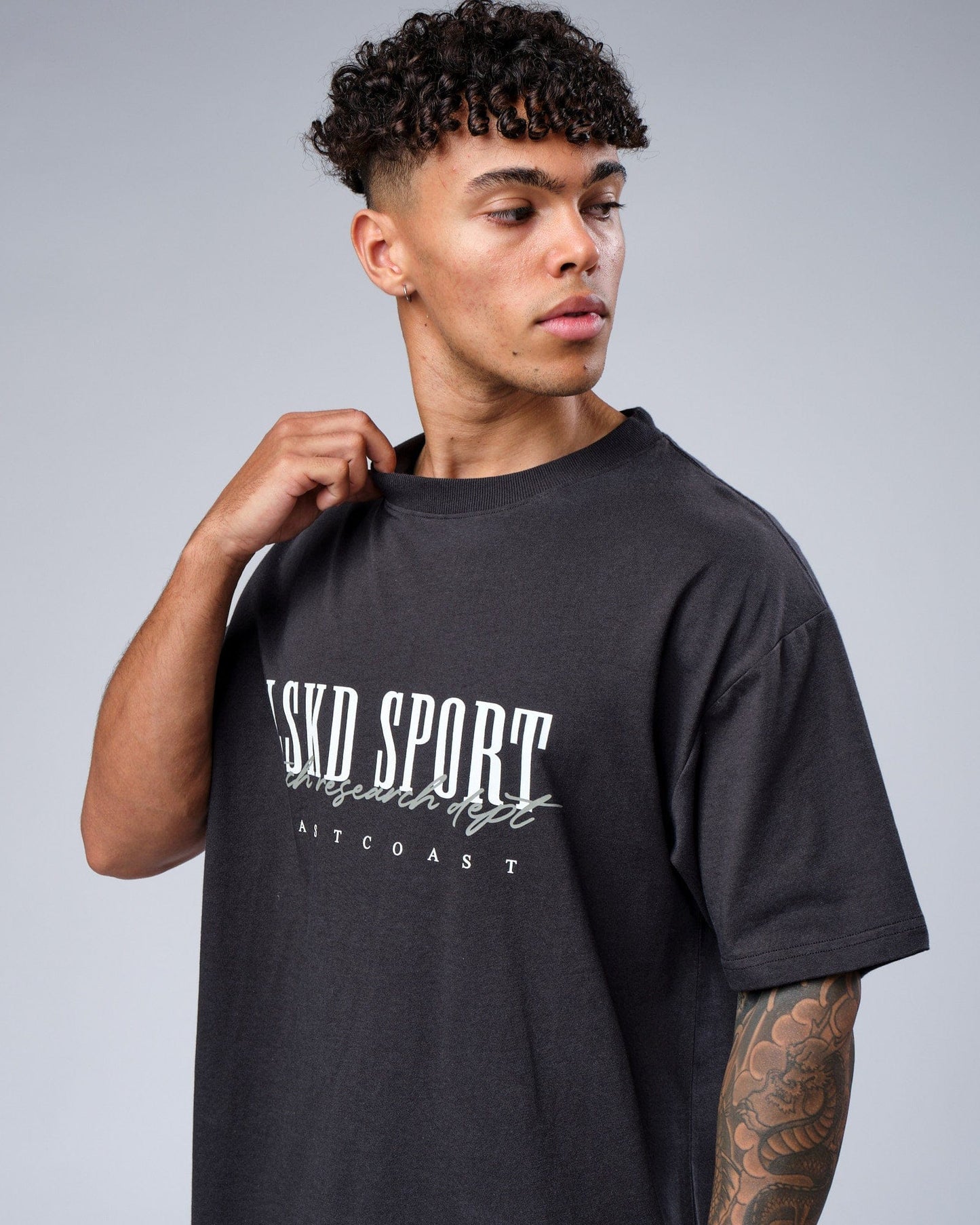 Model wearing Faculty Tee Vintage Fit - Phantom