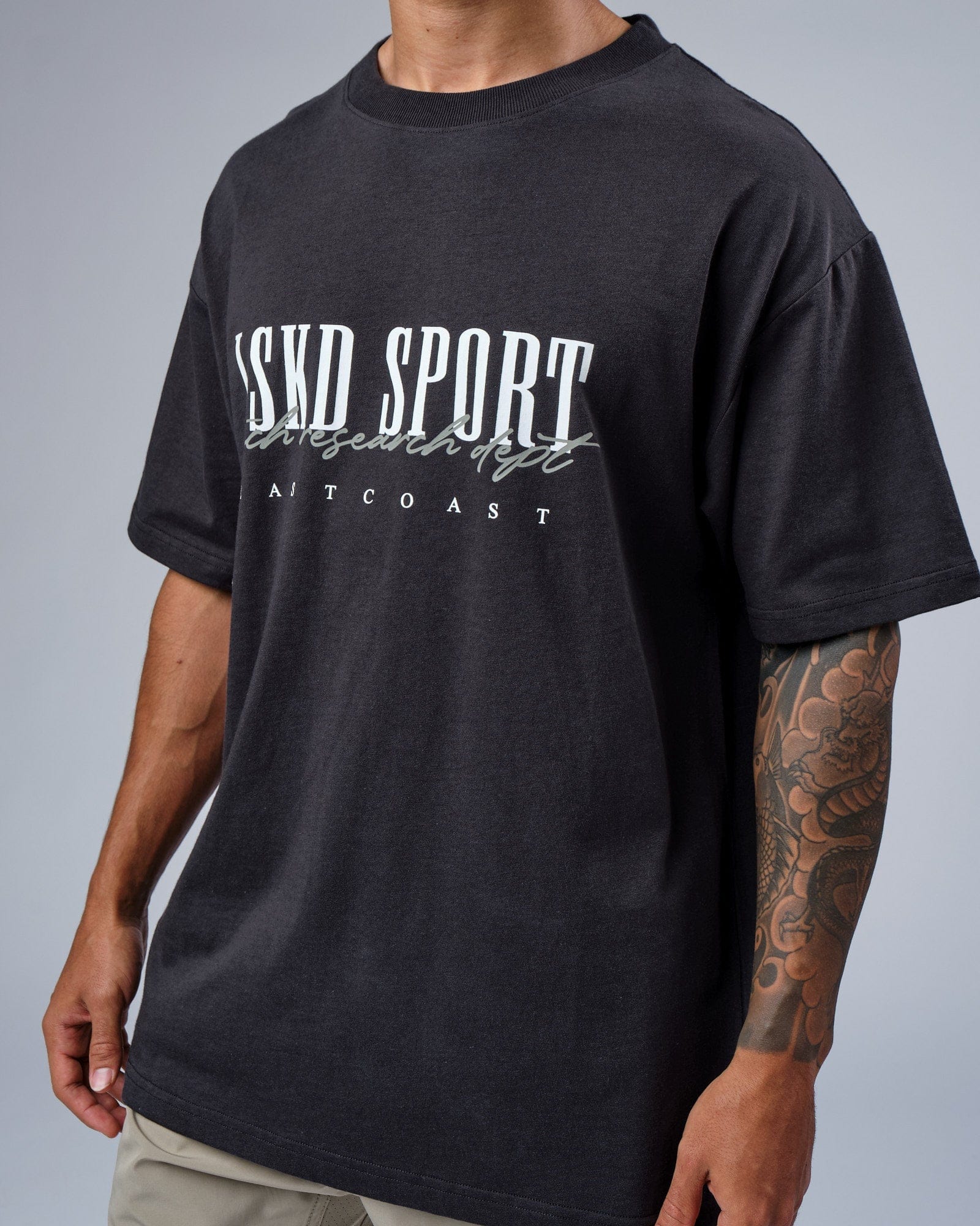 Model wearing Faculty Tee Vintage Fit - Phantom