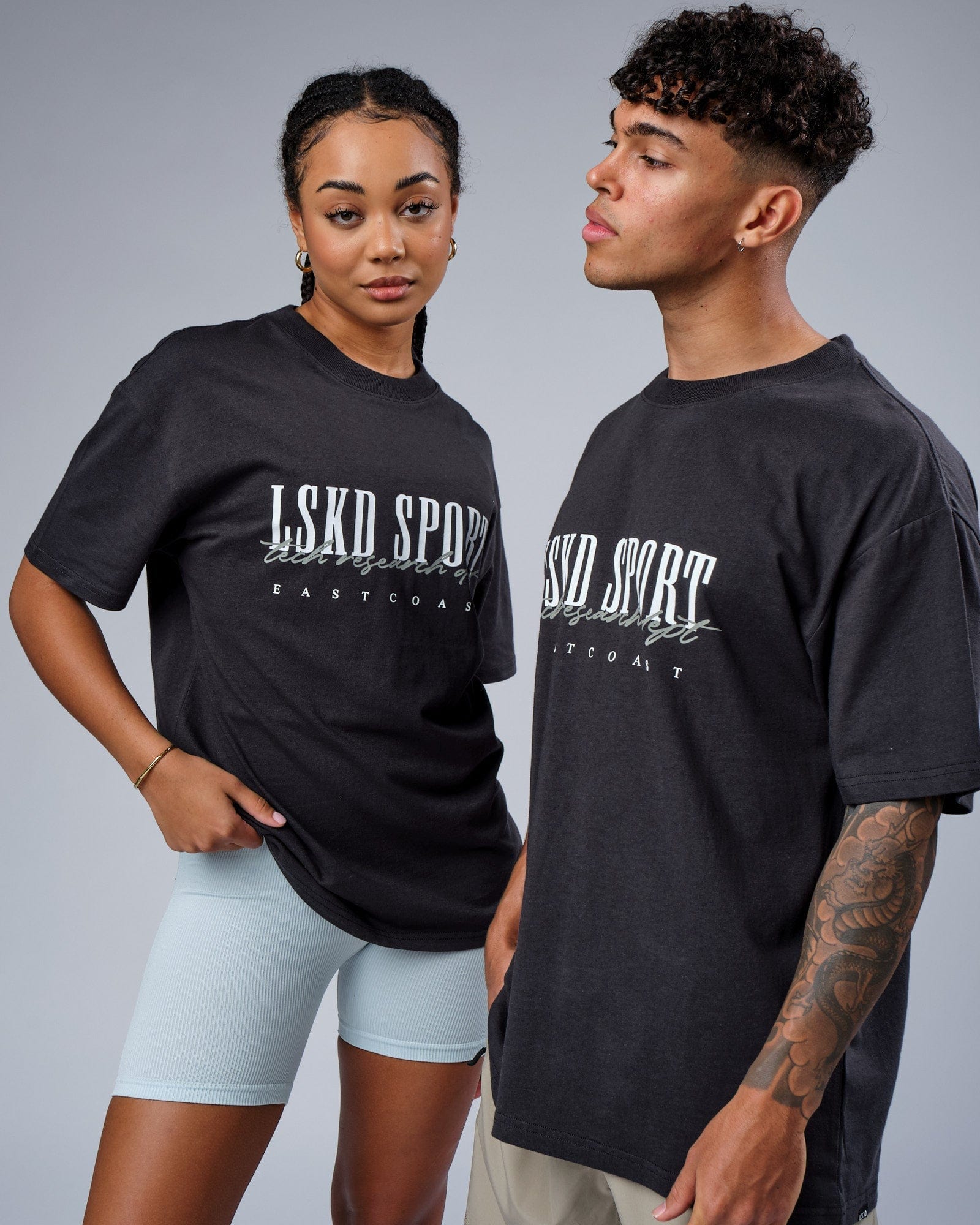 Model wearing Unisex Faculty Tee Vintage Fit Oversize - Phantom