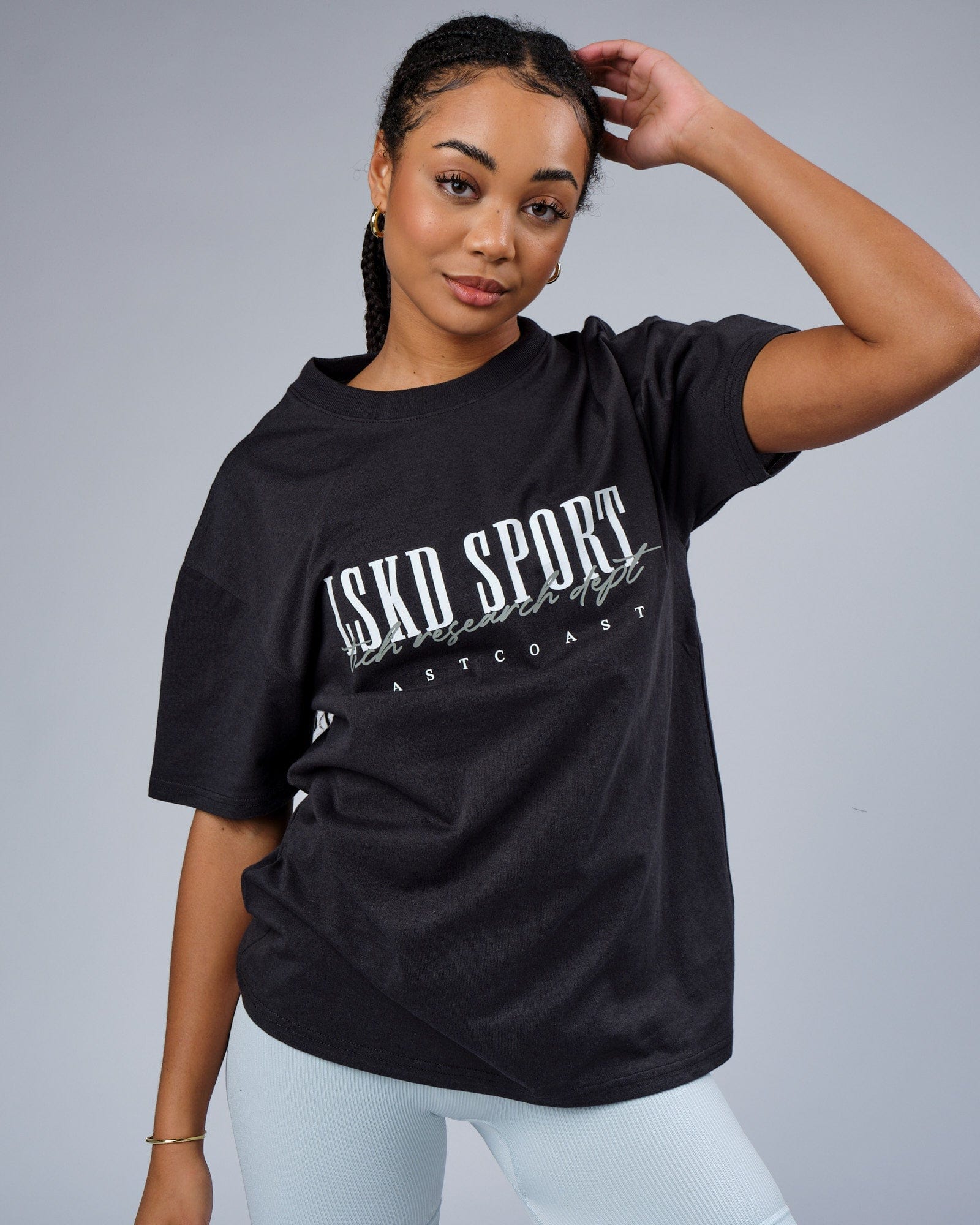 Model wearing Unisex Faculty Tee Vintage Fit Oversize - Phantom