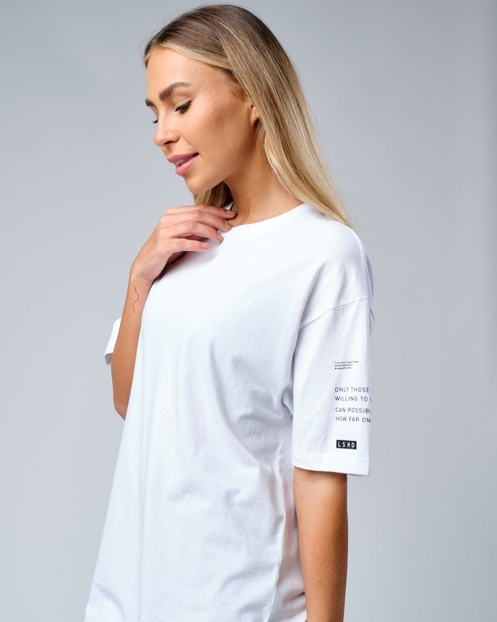 Model wearing Unisex Effort Tee Oversize - White
