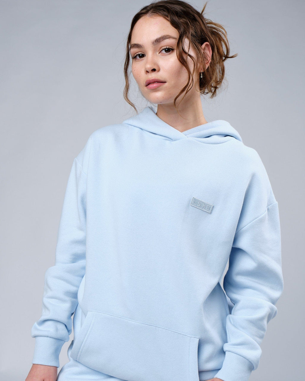 Model wearing Unisex Depth Hoodie Oversize - Sky Blue