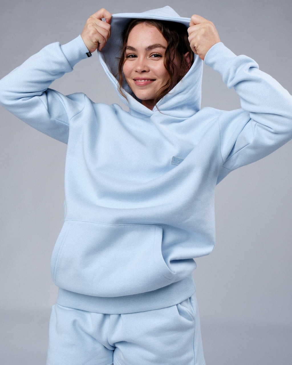 Model wearing Unisex Depth Hoodie Oversize - Sky Blue
