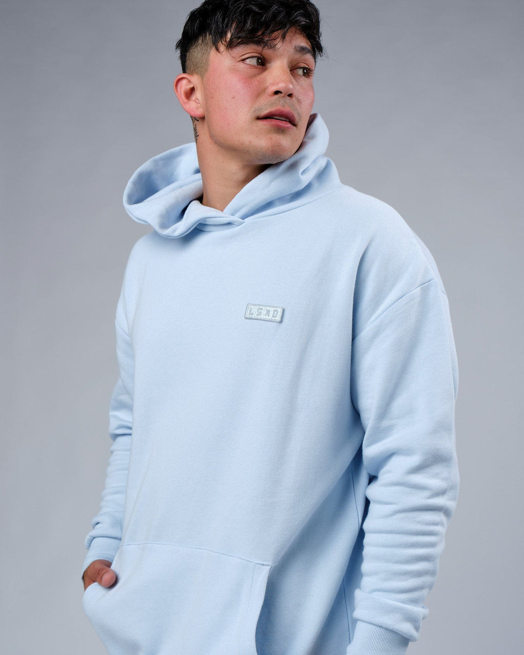 Model wearing Depth Hoodie Oversize - Sky Blue