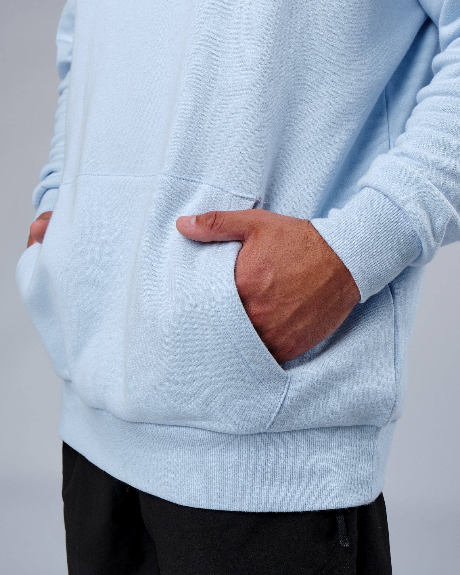 Model wearing Depth Hoodie Oversize - Sky Blue