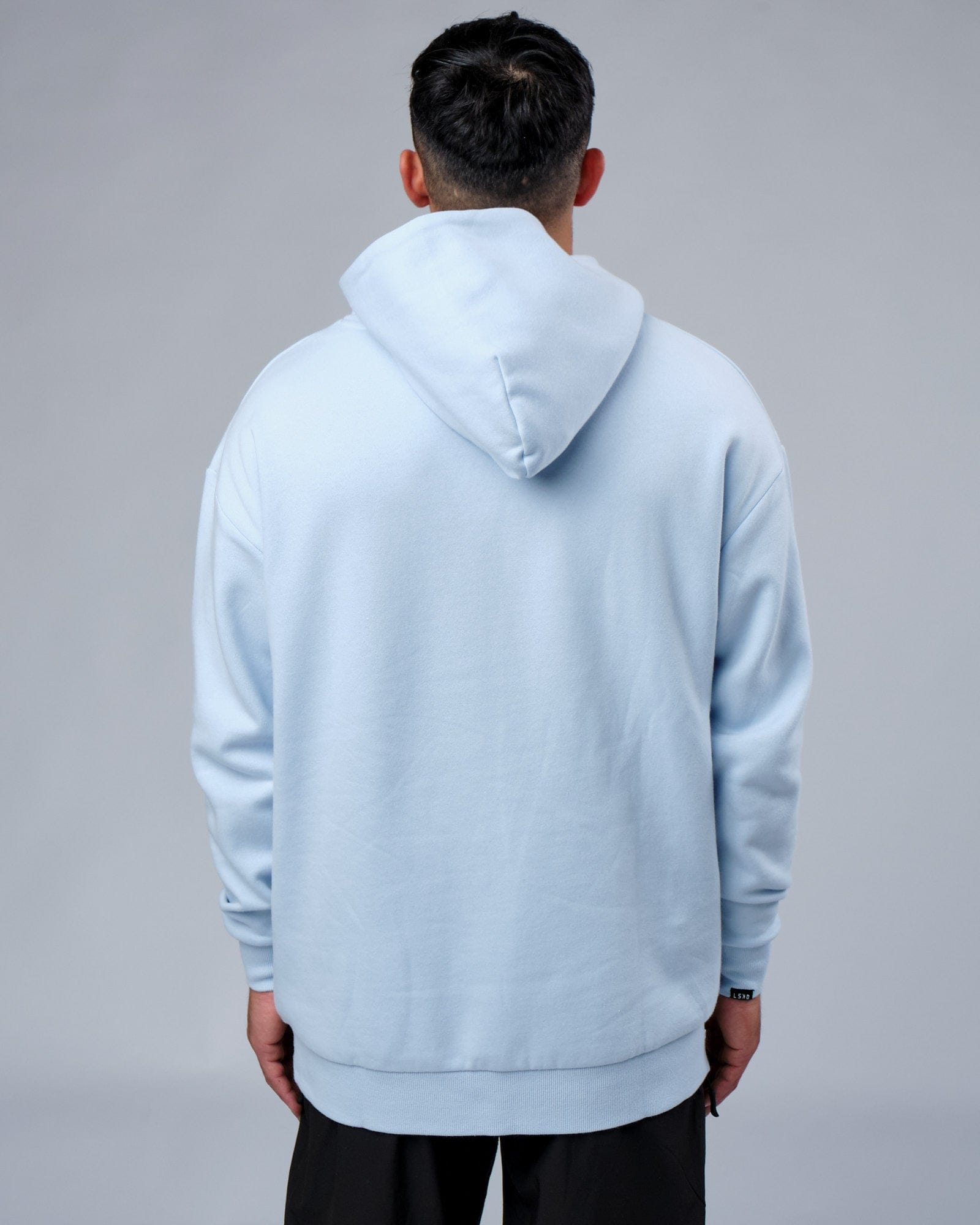 Model wearing Depth Hoodie Oversize - Sky Blue