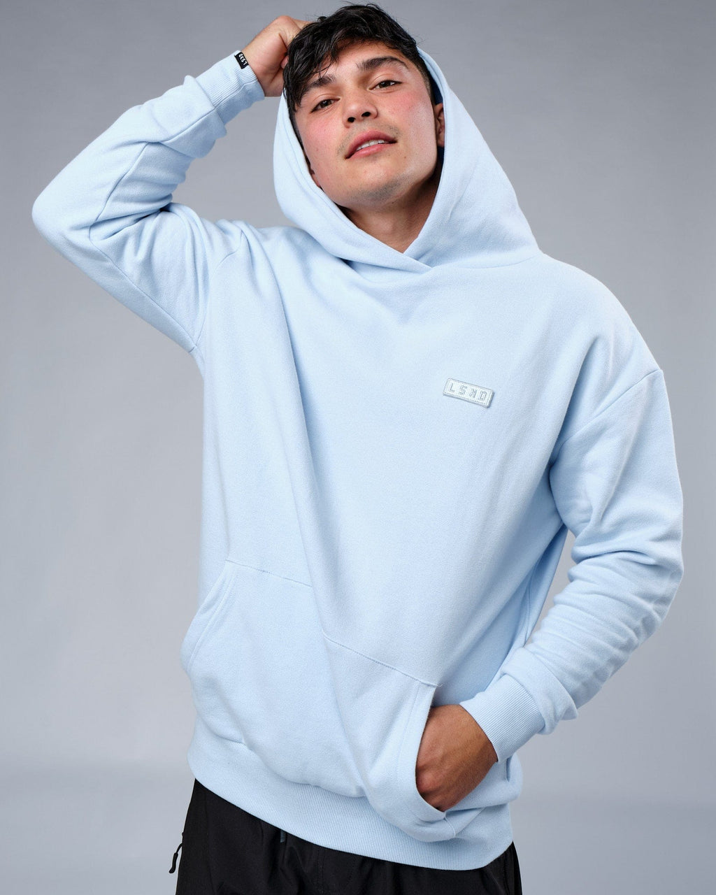 Model wearing Depth Hoodie Oversize - Sky Blue