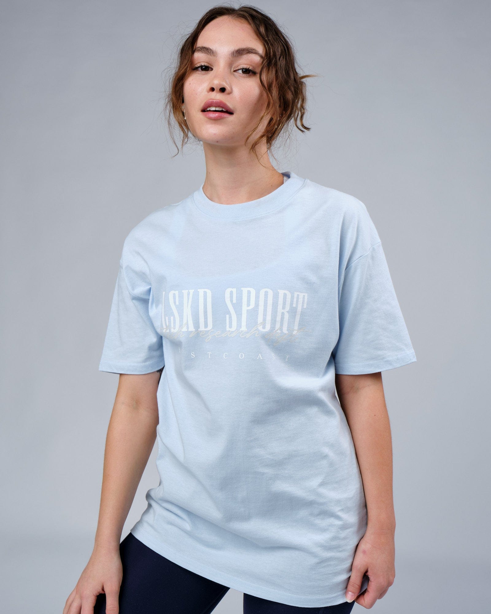 Model wearing Unisex Faculty Tee Vintage Fit Oversize - Sky Blue