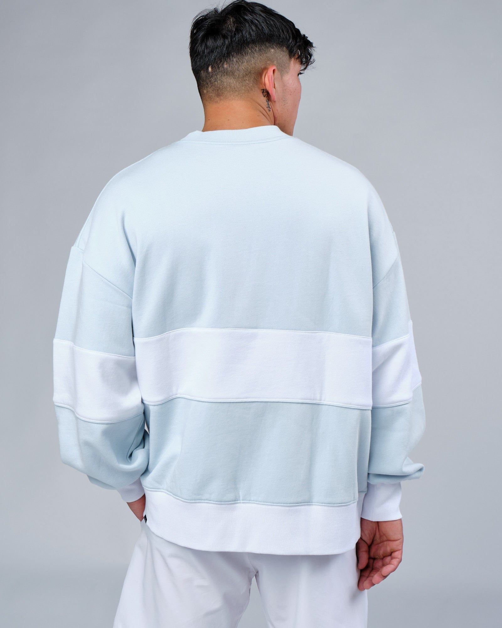 Model wearing Unisex Extra Time Sweater Oversize - Ballad Blue