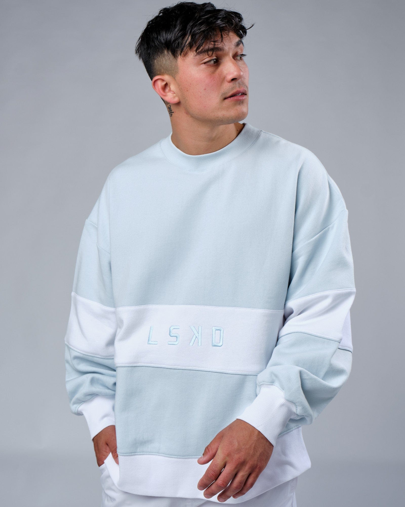 Model wearing Unisex Extra Time Sweater Oversize - Ballad Blue