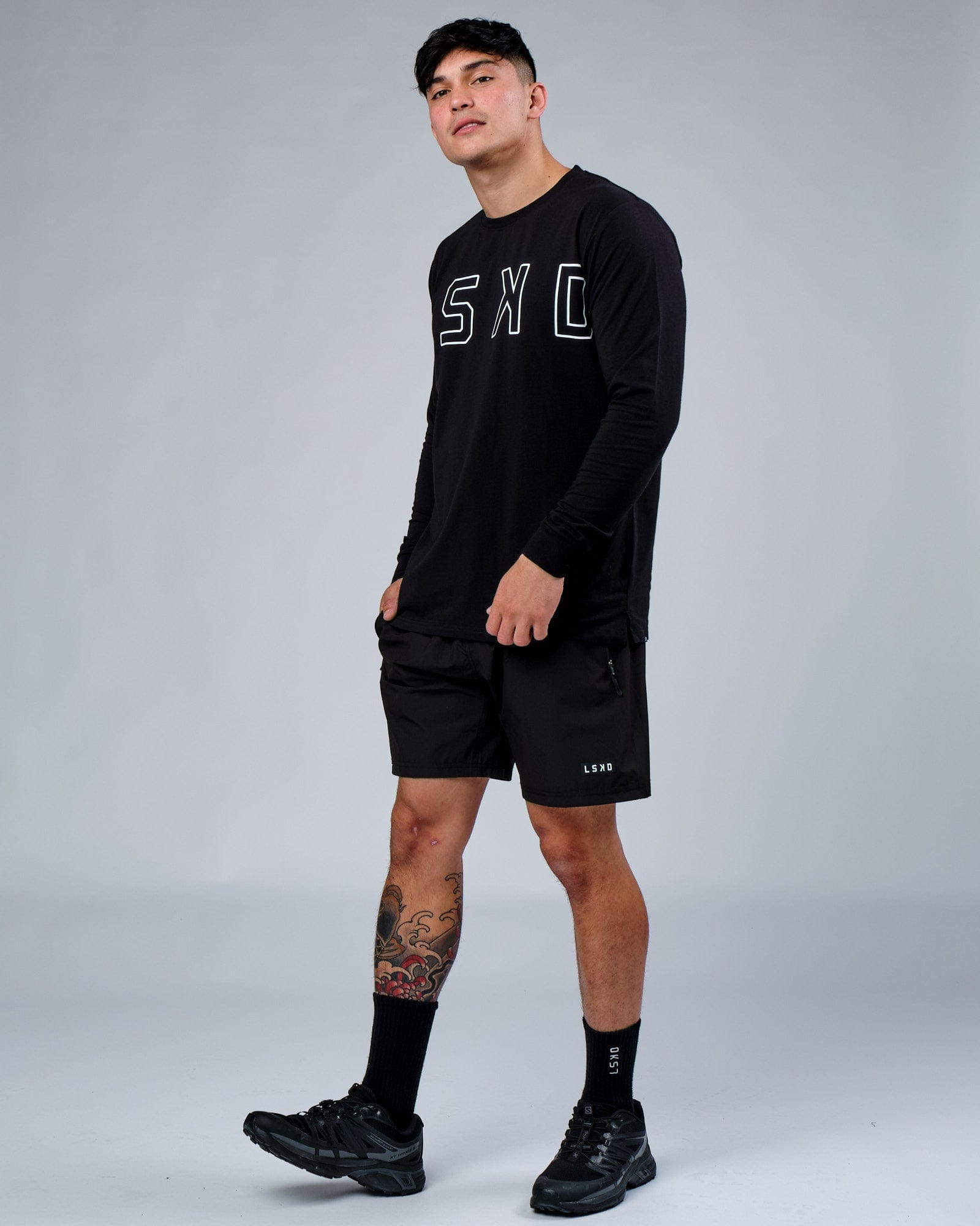 Model wearing Expand FLXCotton LS Tee - Black