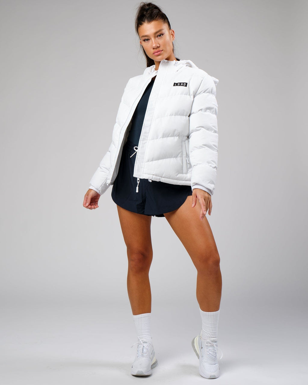 Model wearing Flow Performance Tank - Carbon