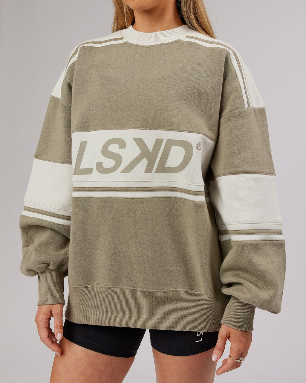 Model wearing A-Team Sweater Oversize - Laurel Oak-Bone