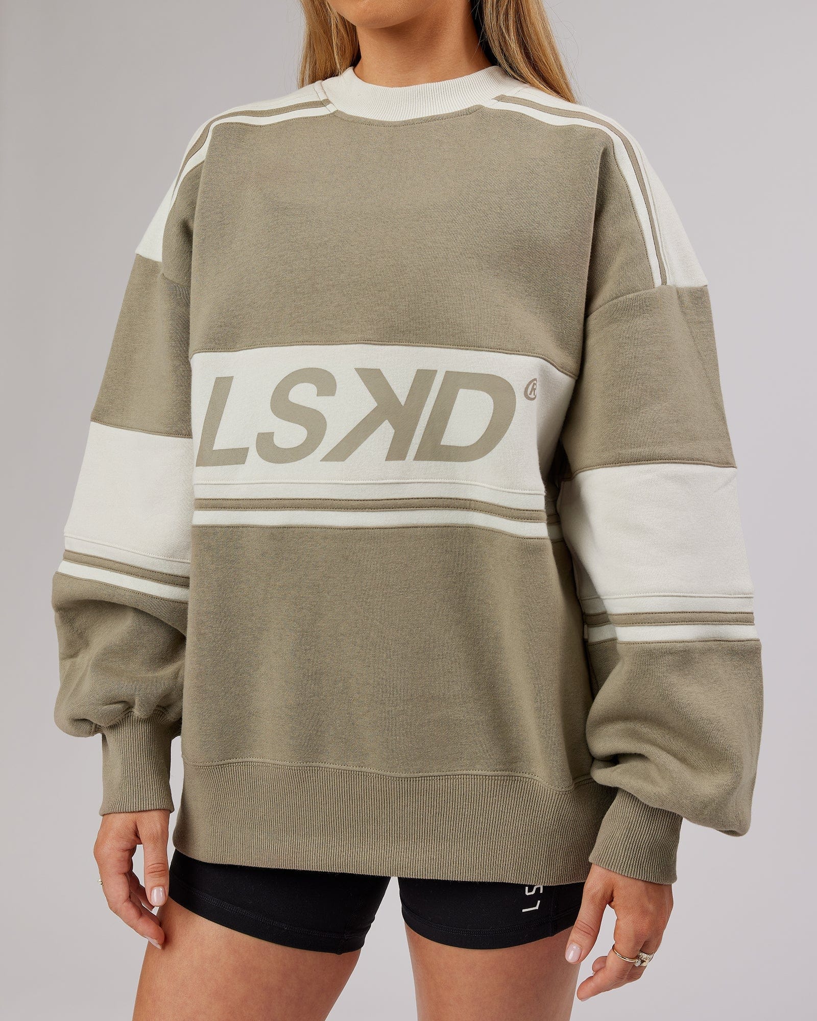 Model wearing A-Team Sweater Oversize - Laurel Oak-Bone