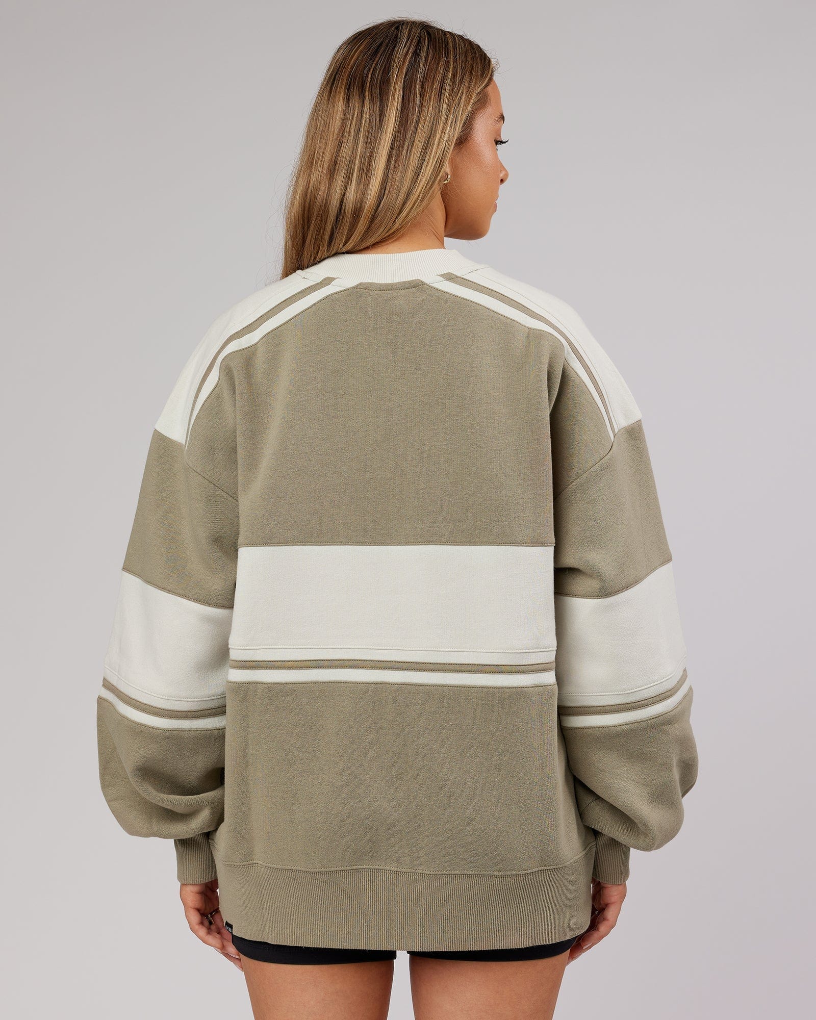 Model wearing A-Team Sweater Oversize - Laurel Oak-Bone