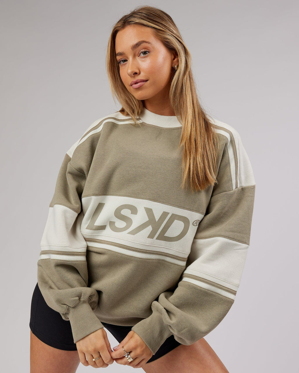 Model wearing A-Team Sweater Oversize - Laurel Oak-Bone