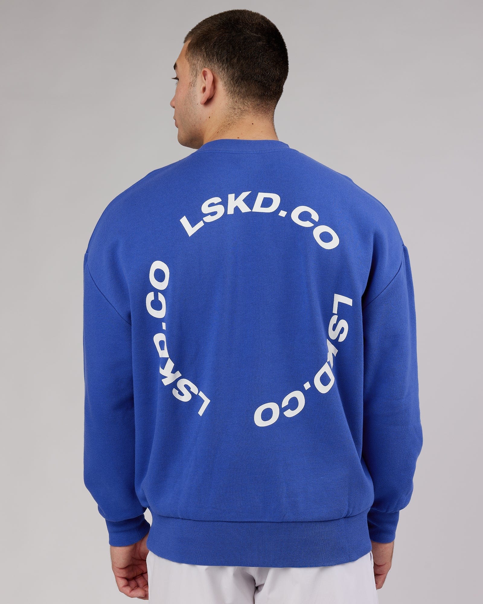Model wearing Revolution Sweater Oversize - Power Cobalt