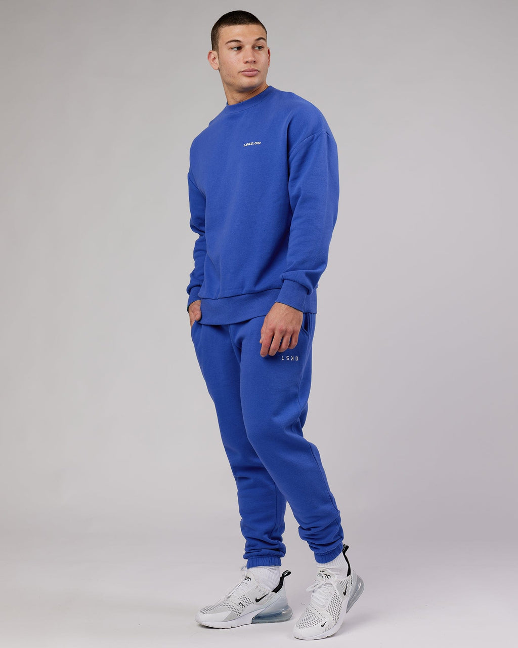 Model wearing Revolution Sweater Oversize - Power Cobalt