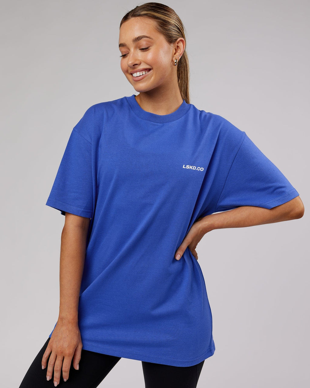 Model wearing Unisex Revolution Heavyweight Tee Oversize - Power Cobalt