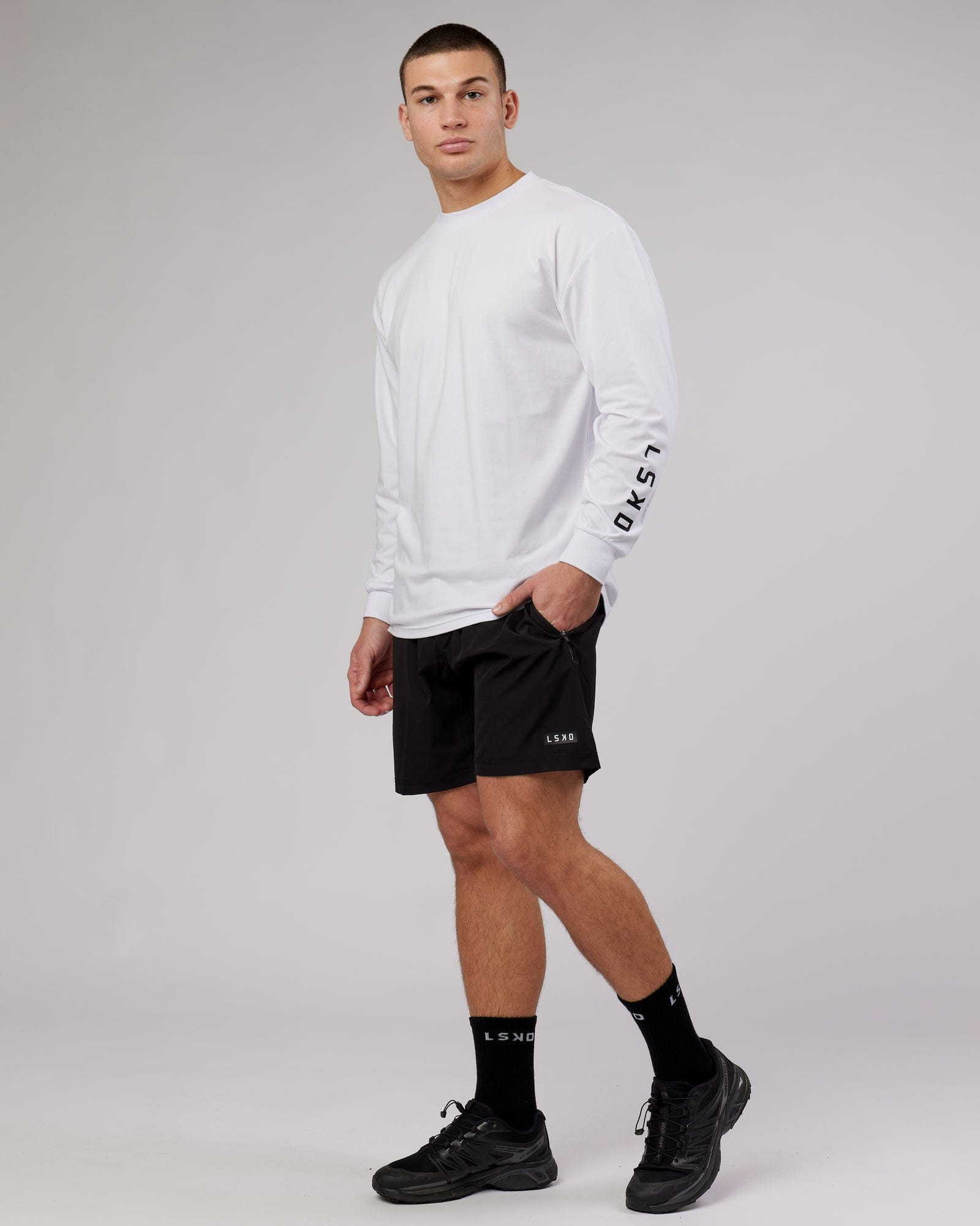 Model wearing Extensor FLXCotton LS Tee Oversize - White