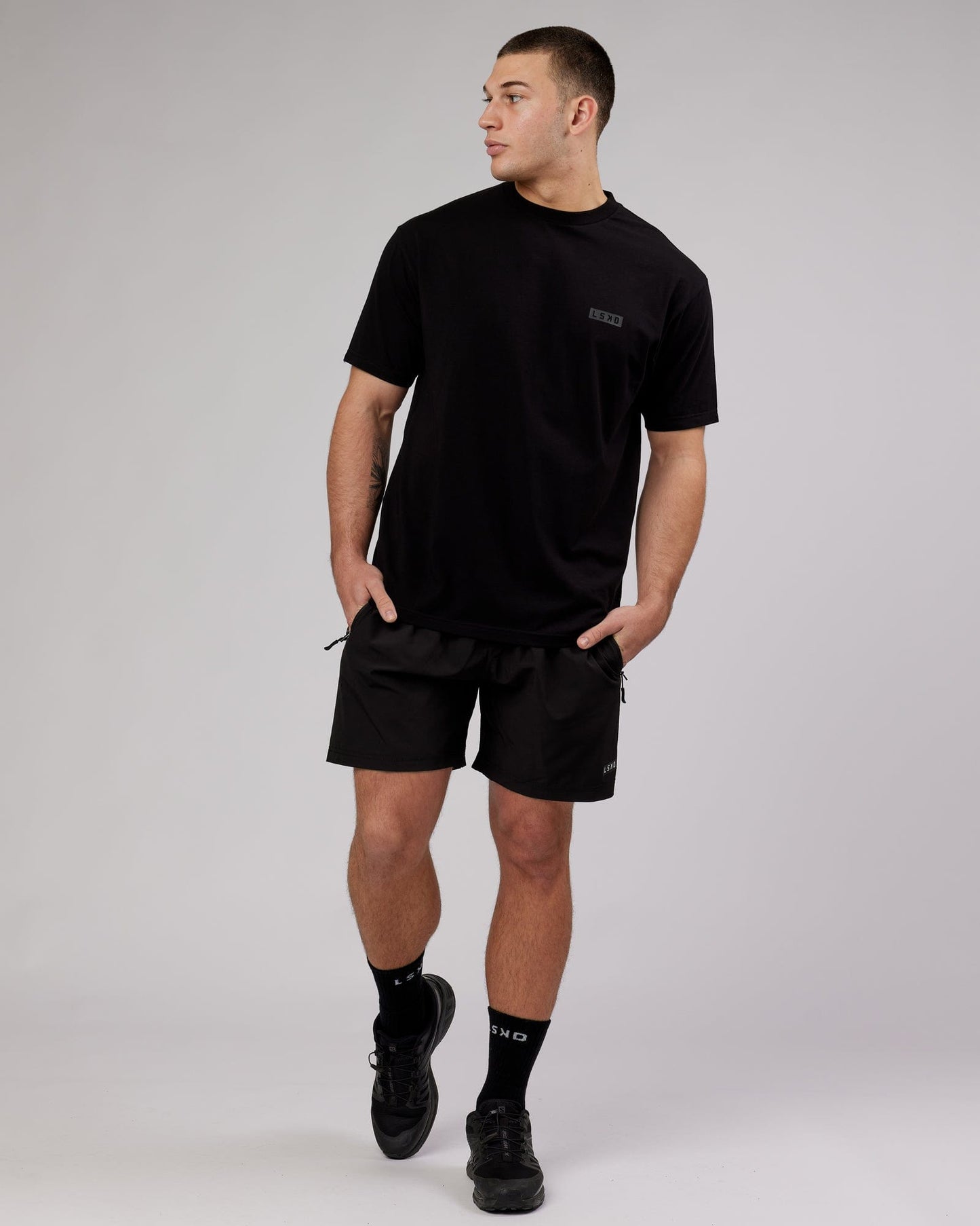 Model wearing MFBS FLXCotton Tee Oversize - Black