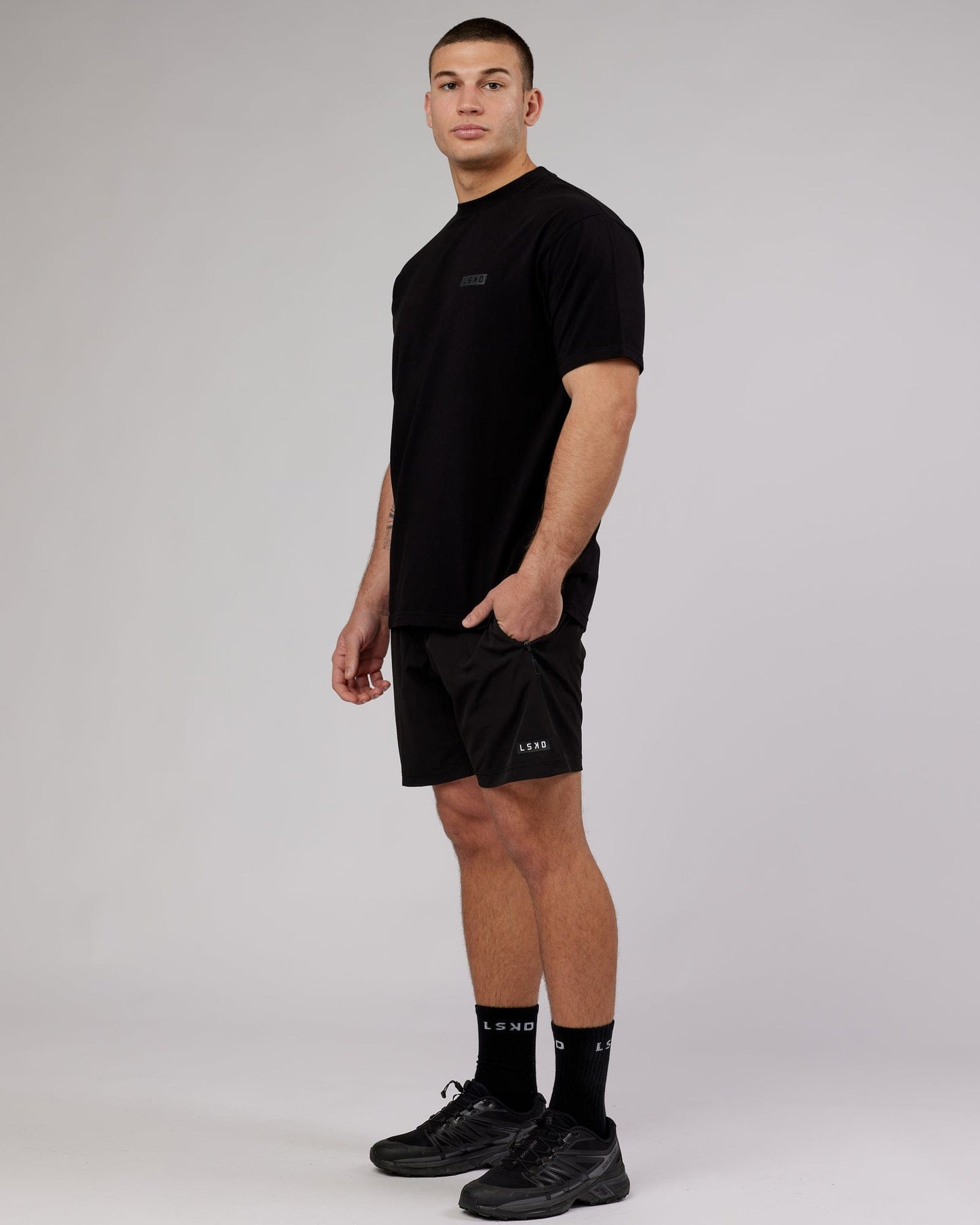 Model wearing MFBS FLXCotton Tee Oversize - Black
