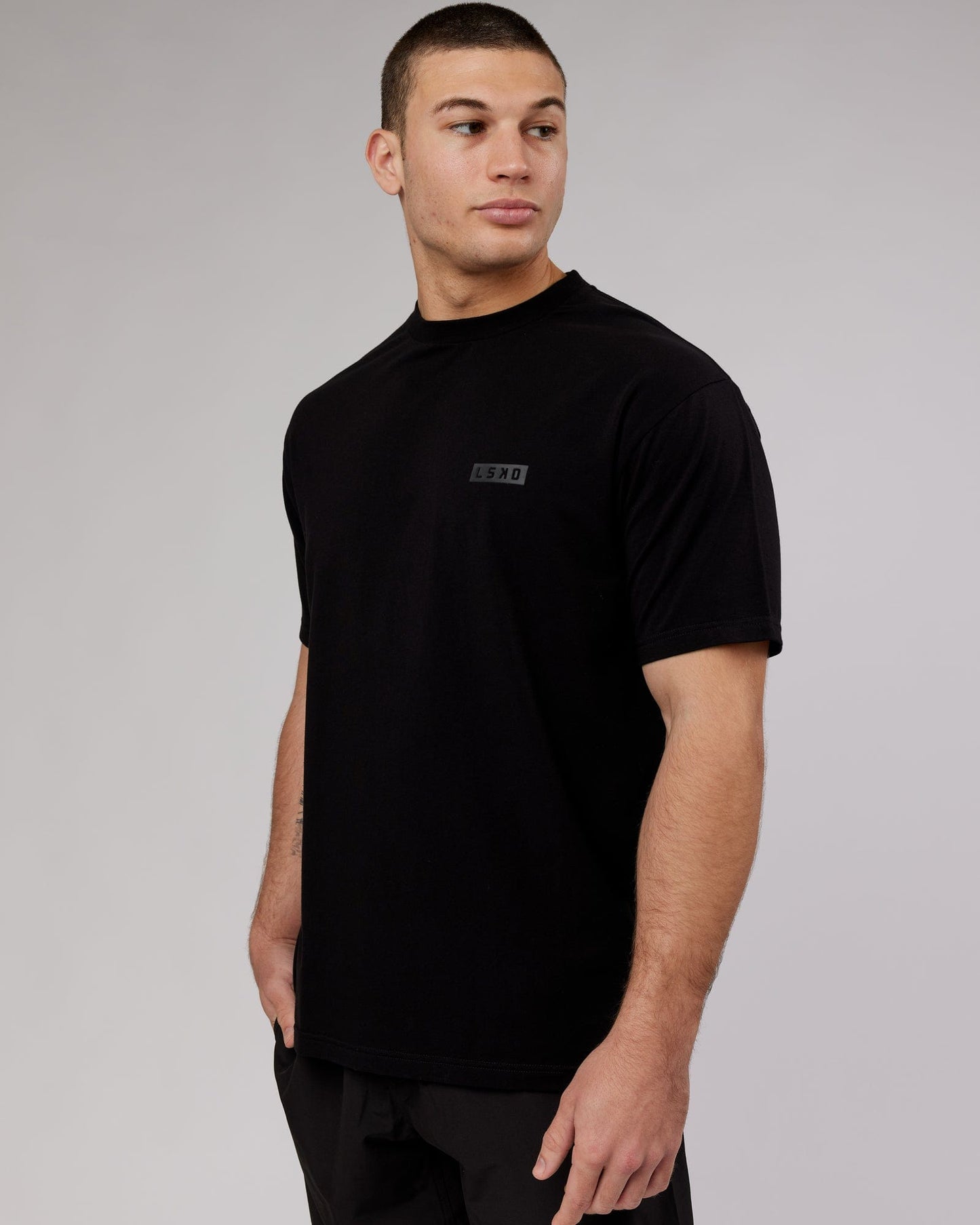 Model wearing MFBS FLXCotton Tee Oversize - Black