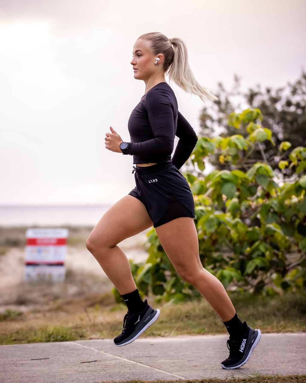 Model wearing Dynamic Run Short - Black
