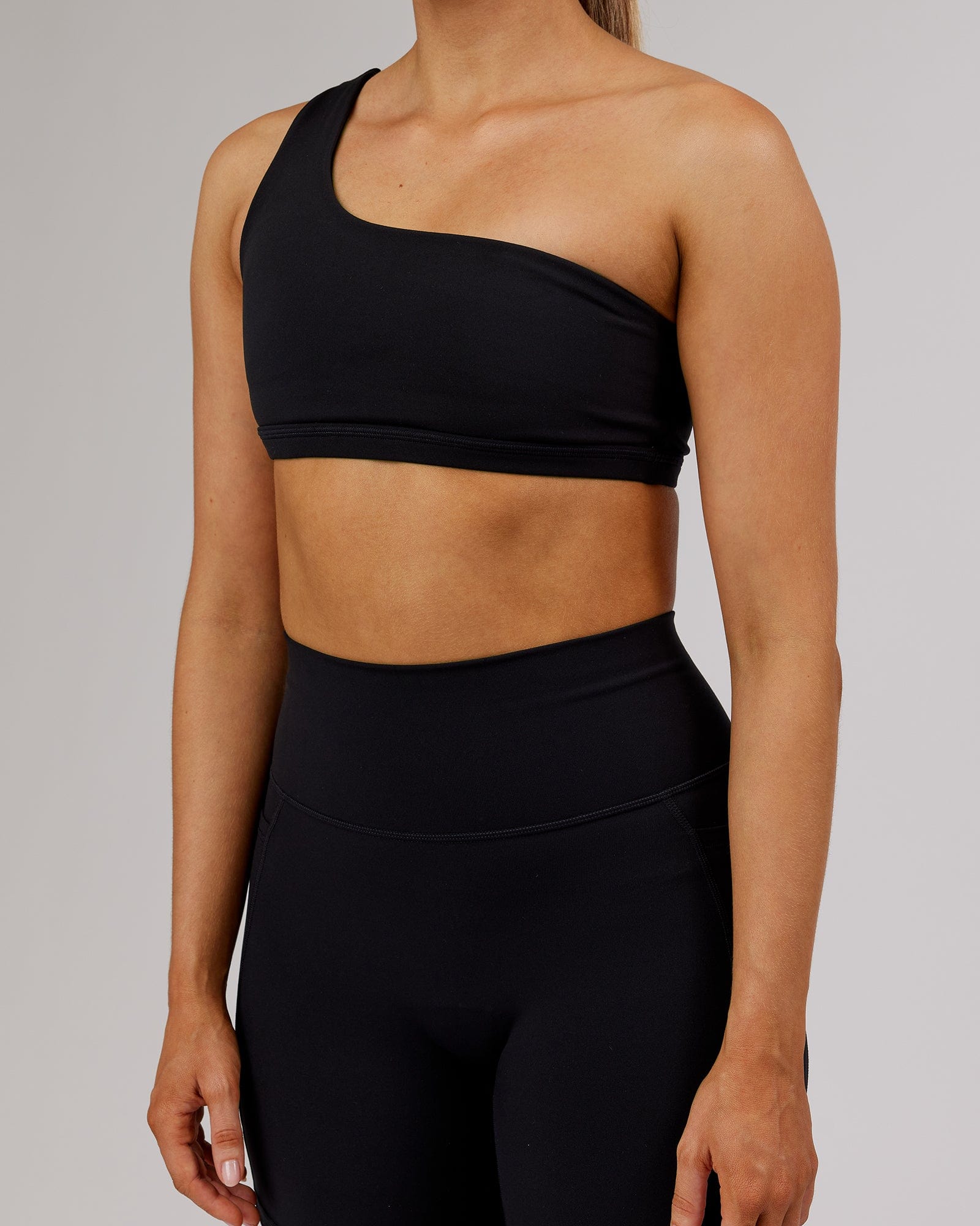Model wearing Flex Sports Bra - Black