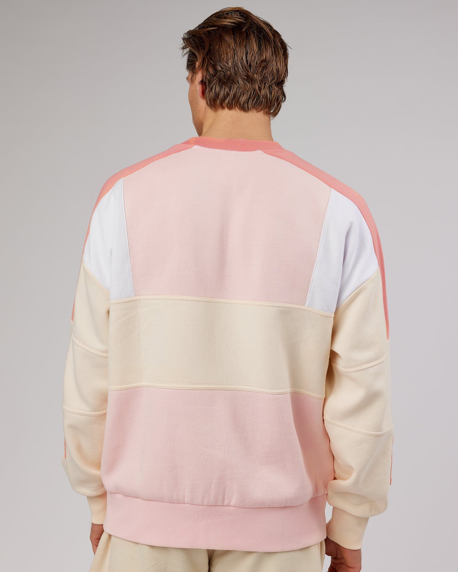 Model wearing Slam Sweater Oversize - Peach Multi