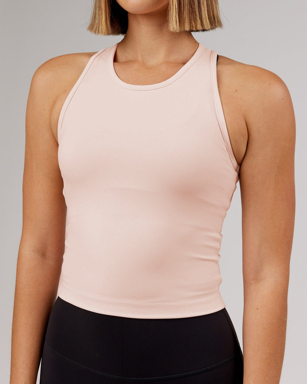 Model wearing Flow Performance Tank - Peach Flush