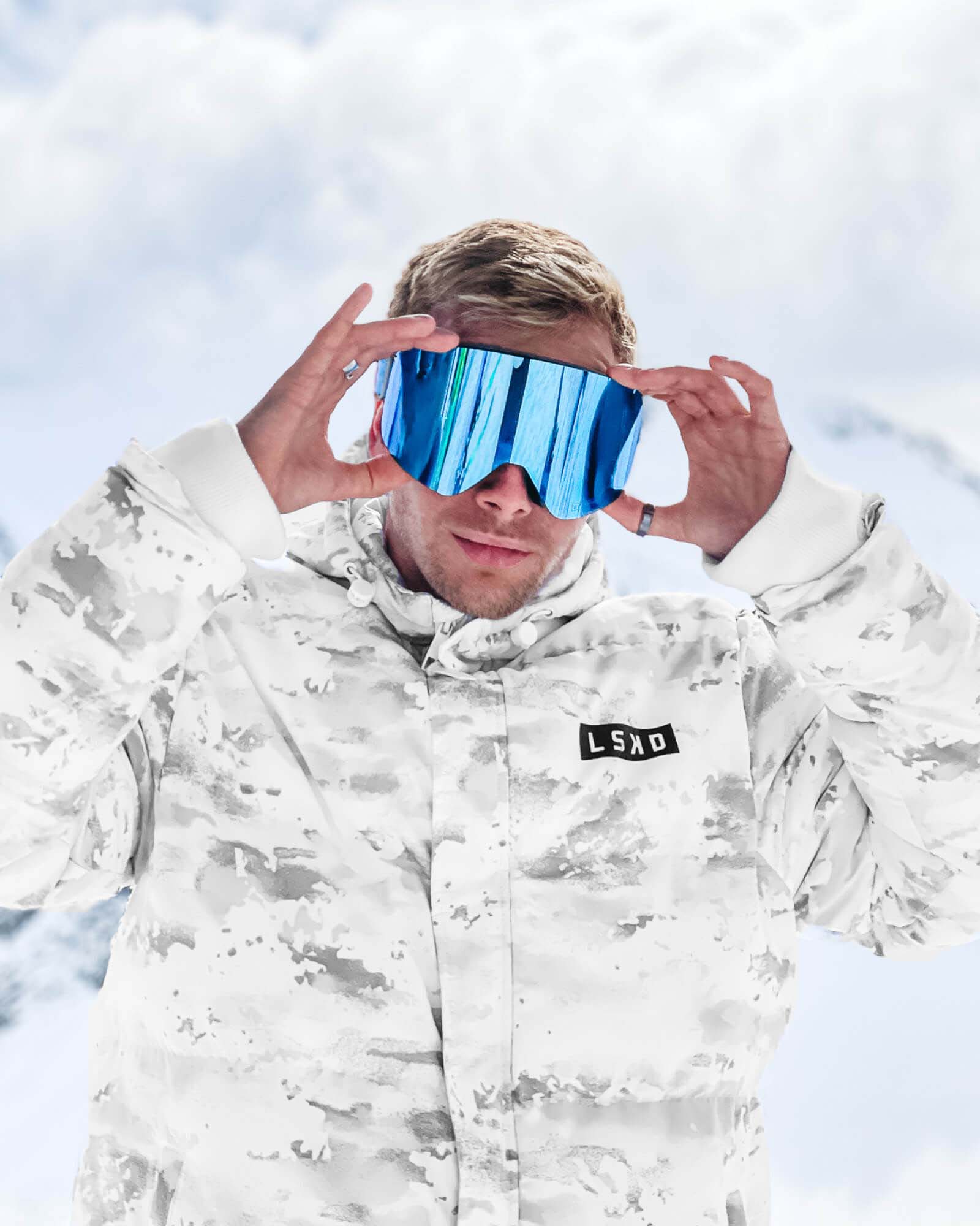 Model wearing Unisex Roasted Puffer Jacket Oversize 21 - Snow Camo