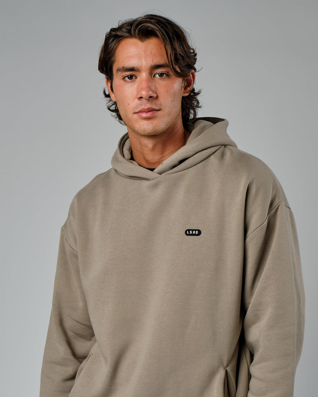 Model wearing Capsule Hoodie Oversize - Laurel Oak