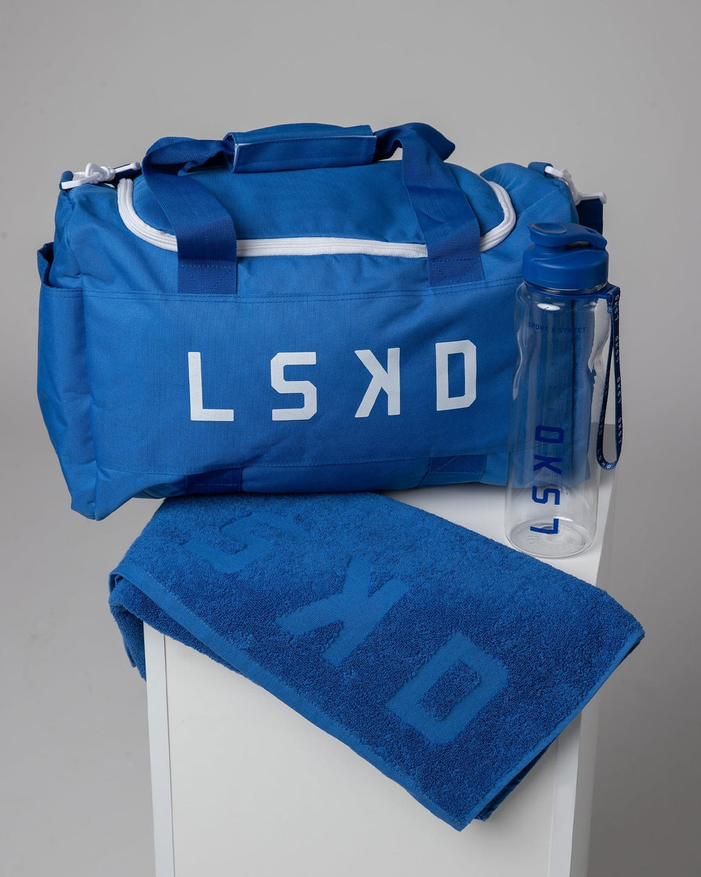 Model wearing The Essentials Bundle - Turkish Sea