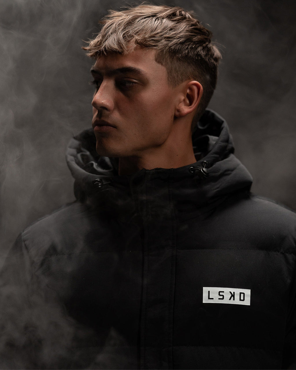 Model wearing Roasted Puffer Jacket Oversize 21  - Black